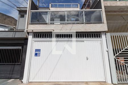 Casa à venda com 200m², 3 quartos e 2 vagas Casa à venda com 200m², 3 quartos e 2 vagasFachada e Placa