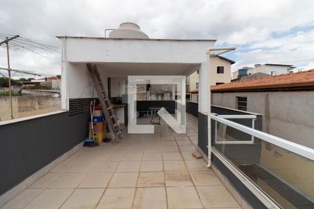 Casa à venda com 200m², 3 quartos e 2 vagas Casa à venda com 200m², 3 quartos e 2 vagasTerraço