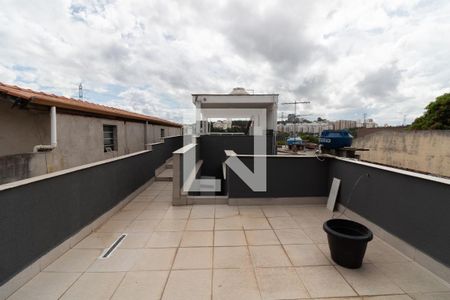Casa à venda com 200m², 3 quartos e 2 vagas Casa à venda com 200m², 3 quartos e 2 vagasTerraço