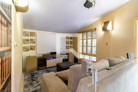 Sala de TV e de lareira de casa de condomínio à venda com 3 quartos, 430m² em Loteamento Caminhos de São Conrado (sousas), Campinas