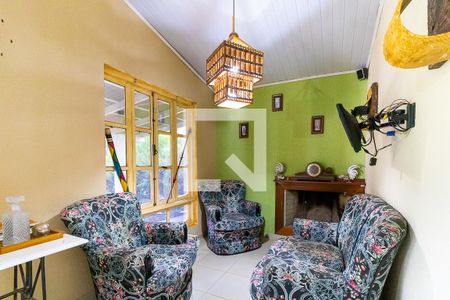 Sala de TV e de lareira de casa de condomínio à venda com 3 quartos, 430m² em Loteamento Caminhos de São Conrado (sousas), Campinas