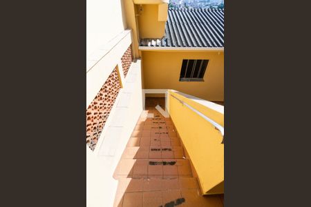 Casa à venda com 160m², 3 quartos e 2 vagasEscadas