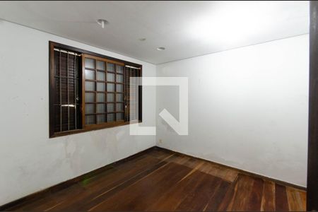 Casa à venda com 356m², 4 quartos e 4 vagasEscritório