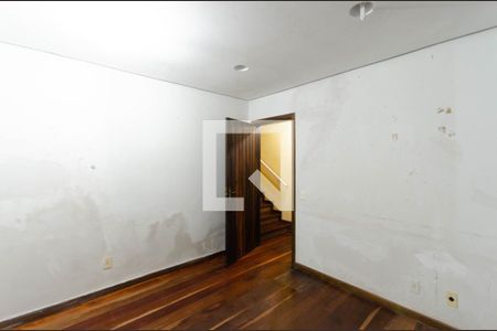 Casa à venda com 356m², 4 quartos e 4 vagasEscritório