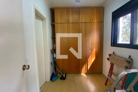 Apartamento à venda com 213m², 5 quartos e 4 vagas Apartamento à venda com 213m², 5 quartos e 4 vagasQuarto de Serviço