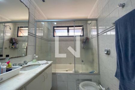Apartamento à venda com 213m², 5 quartos e 4 vagas Apartamento à venda com 213m², 5 quartos e 4 vagasBanheiro da Suíte 1