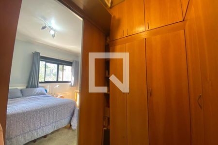 Apartamento à venda com 213m², 5 quartos e 4 vagas Apartamento à venda com 213m², 5 quartos e 4 vagasCloset da suíte 1