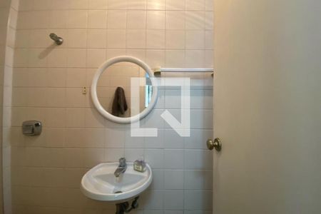 Apartamento à venda com 213m², 5 quartos e 4 vagas Apartamento à venda com 213m², 5 quartos e 4 vagasBanheiro de Serviço
