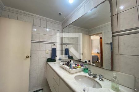 Apartamento à venda com 213m², 5 quartos e 4 vagas Apartamento à venda com 213m², 5 quartos e 4 vagasBanheiro da Suíte 1