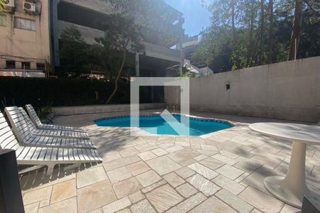 Apartamento à venda com 213m², 5 quartos e 4 vagas Apartamento à venda com 213m², 5 quartos e 4 vagasÁrea comum - Piscina