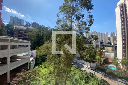 Apartamento à venda com 213m², 5 quartos e 4 vagas Apartamento à venda com 213m², 5 quartos e 4 vagasVista da Suíte 1