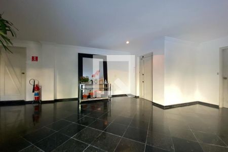 Apartamento à venda com 213m², 5 quartos e 4 vagas Apartamento à venda com 213m², 5 quartos e 4 vagasHall Social