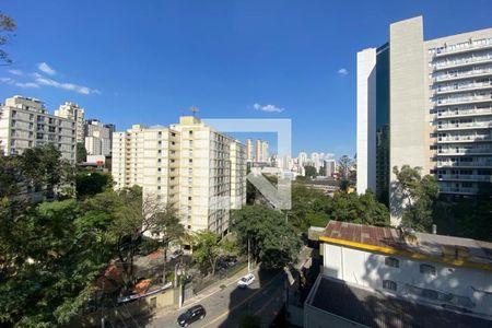 Apartamento à venda com 213m², 5 quartos e 4 vagas Apartamento à venda com 213m², 5 quartos e 4 vagasVista da Sacada