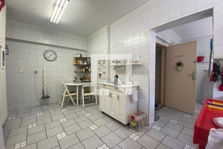 Apartamento à venda com 213m², 5 quartos e 4 vagas Apartamento à venda com 213m², 5 quartos e 4 vagasCozinha