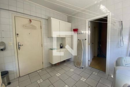 Apartamento à venda com 213m², 5 quartos e 4 vagas Apartamento à venda com 213m², 5 quartos e 4 vagasÁrea de Serviço