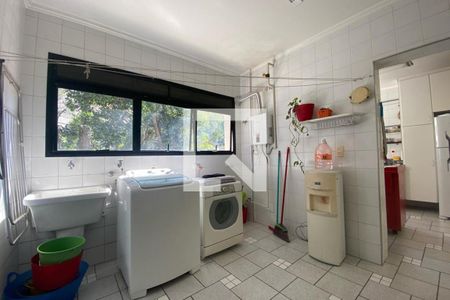 Apartamento à venda com 213m², 5 quartos e 4 vagas Apartamento à venda com 213m², 5 quartos e 4 vagasÁrea de Serviço