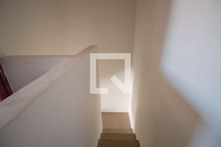 Casa à venda com 105m², 3 quartos e 2 vagasEscada