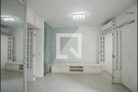 Casa à venda com 215m², 3 quartos e 3 vagasQuarto 3 - Suíte