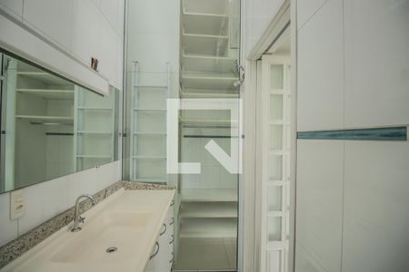 Casa à venda com 215m², 3 quartos e 3 vagasBanheiro 3 - Suíte 2