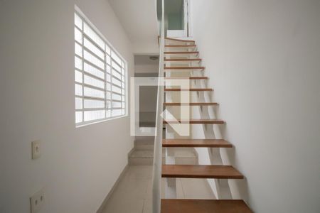 Casa à venda com 215m², 3 quartos e 3 vagasEscada