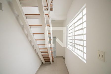 Casa à venda com 215m², 3 quartos e 3 vagasEscada
