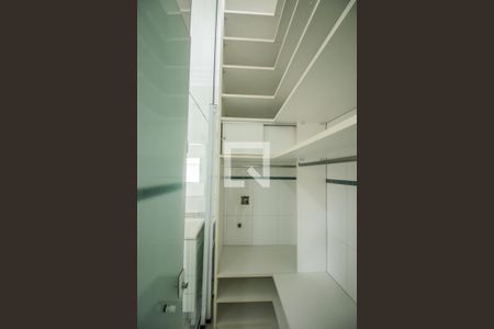 Casa à venda com 215m², 3 quartos e 3 vagasCloset Suíte 2