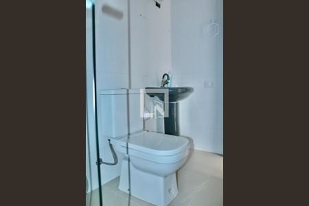 Banheiro de apartamento para alugar com 1 quarto, 40m² em Parque Enseada, Guarujá