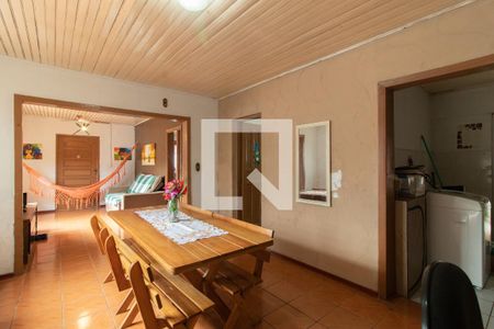 Sala de casa à venda com 3 quartos, 240m² em Vila Nova, Porto Alegre