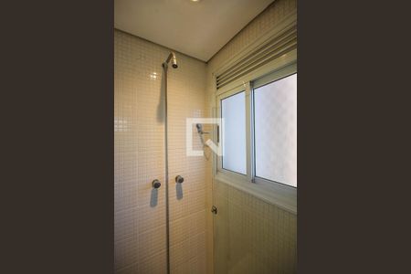 Apartamento à venda com 96m², 2 quartos e 2 vagas Apartamento à venda com 96m², 2 quartos e 2 vagasChuveiro do banheiro da suíte 1