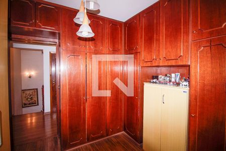 Casa à venda com 301m², 5 quartos e 5 vagasQuarto 3