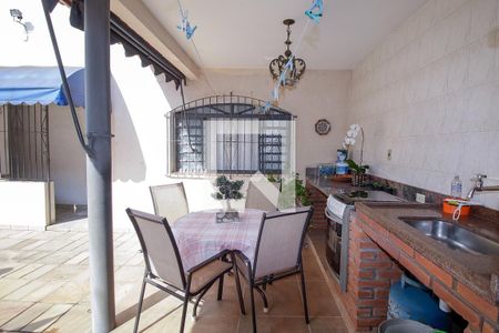 Casa à venda com 301m², 5 quartos e 5 vagasChurrasqueira