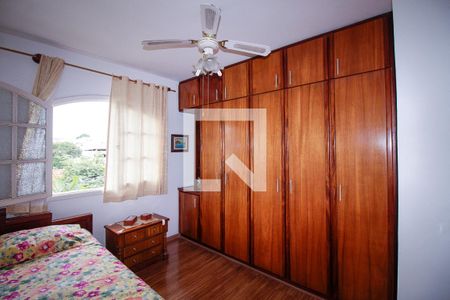 Casa à venda com 301m², 5 quartos e 5 vagasQuarto 2