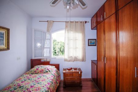 Casa à venda com 301m², 5 quartos e 5 vagasQuarto 2