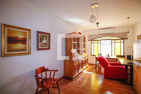 Casa à venda com 301m², 5 quartos e 5 vagasQuarto 5