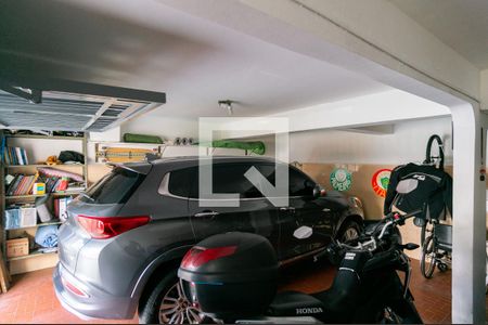 Casa à venda com 230m², 3 quartos e 4 vagas Casa à venda com 230m², 3 quartos e 4 vagasGaragem