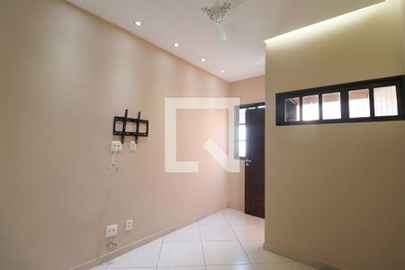 Sala de casa de condomínio para alugar com 2 quartos, 70m² em Bento Ribeiro, Rio de Janeiro