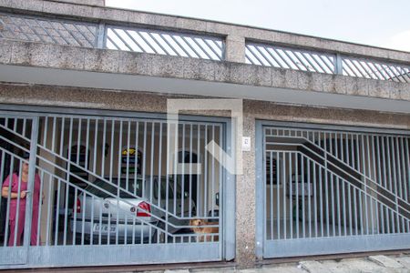 Casa à venda com 255m², 3 quartos e 3 vagasFachada