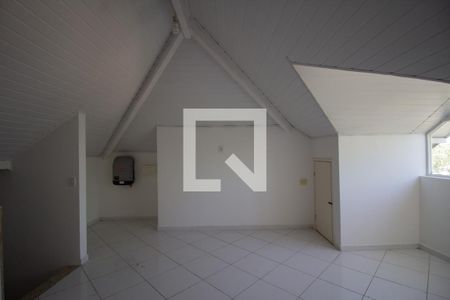 Casa de condomínio à venda com 170m², 4 quartos e 2 vagasSotão