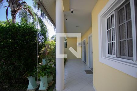 Casa de condomínio à venda com 170m², 4 quartos e 2 vagasVaranda