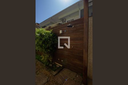 Casa de condomínio à venda com 170m², 4 quartos e 2 vagasChuveirão