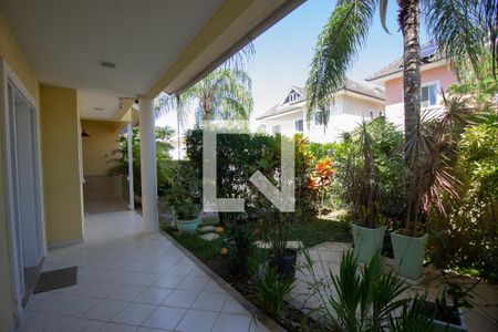 Casa de condomínio à venda com 170m², 4 quartos e 2 vagasVaranda