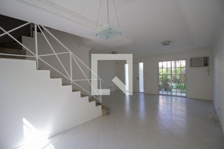 Sala de casa de condomínio à venda com 4 quartos, 170m² em Vargem Pequena, Rio de Janeiro