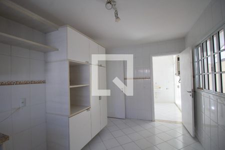 Casa de condomínio à venda com 170m², 4 quartos e 2 vagasCozinha