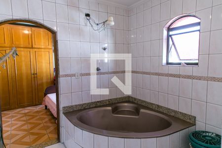 Casa à venda com 265m², 6 quartos e 5 vagasBanheiro das Suítes 2 e 3
