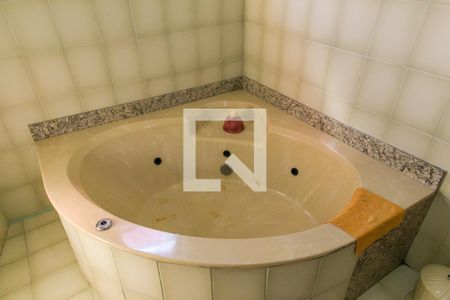 Casa à venda com 265m², 6 quartos e 5 vagasBanheiro da Suíte 1