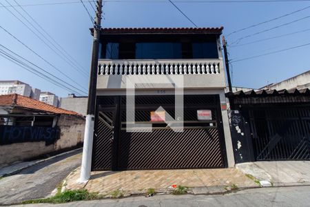 Casa à venda com 150m², 3 quartos e 2 vagas Casa à venda com 150m², 3 quartos e 2 vagasFachada