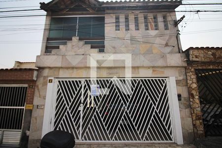 Casa para alugar com 160m², 2 quartos e 2 vagasFachada