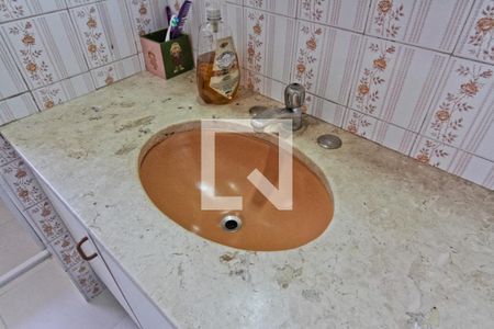 Casa à venda com 140m², 3 quartos e 2 vagasBanheiro