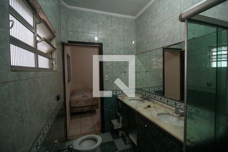 Casa à venda com 132m², 4 quartos e 2 vagas Casa à venda com 132m², 4 quartos e 2 vagasBanheiro da Suíte