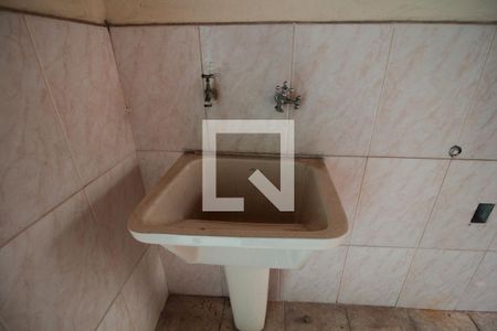 Casa à venda com 132m², 4 quartos e 2 vagas Casa à venda com 132m², 4 quartos e 2 vagasLavanderia